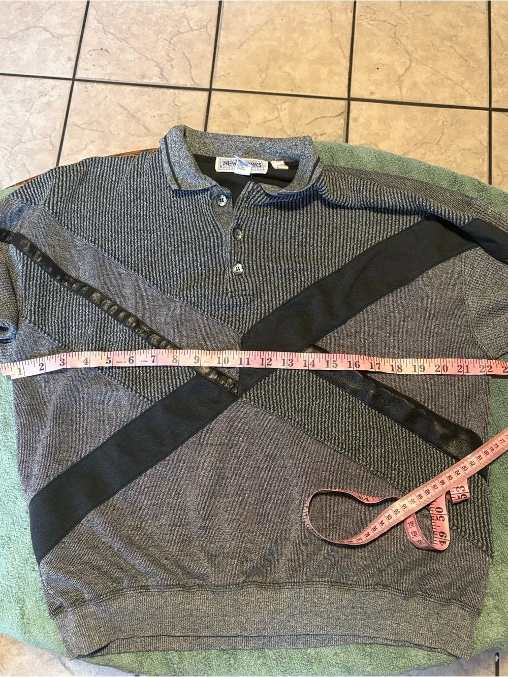 New Works Gray Knit Polo Pullover Black Stripe Panel Detail Men’s Size M Retro